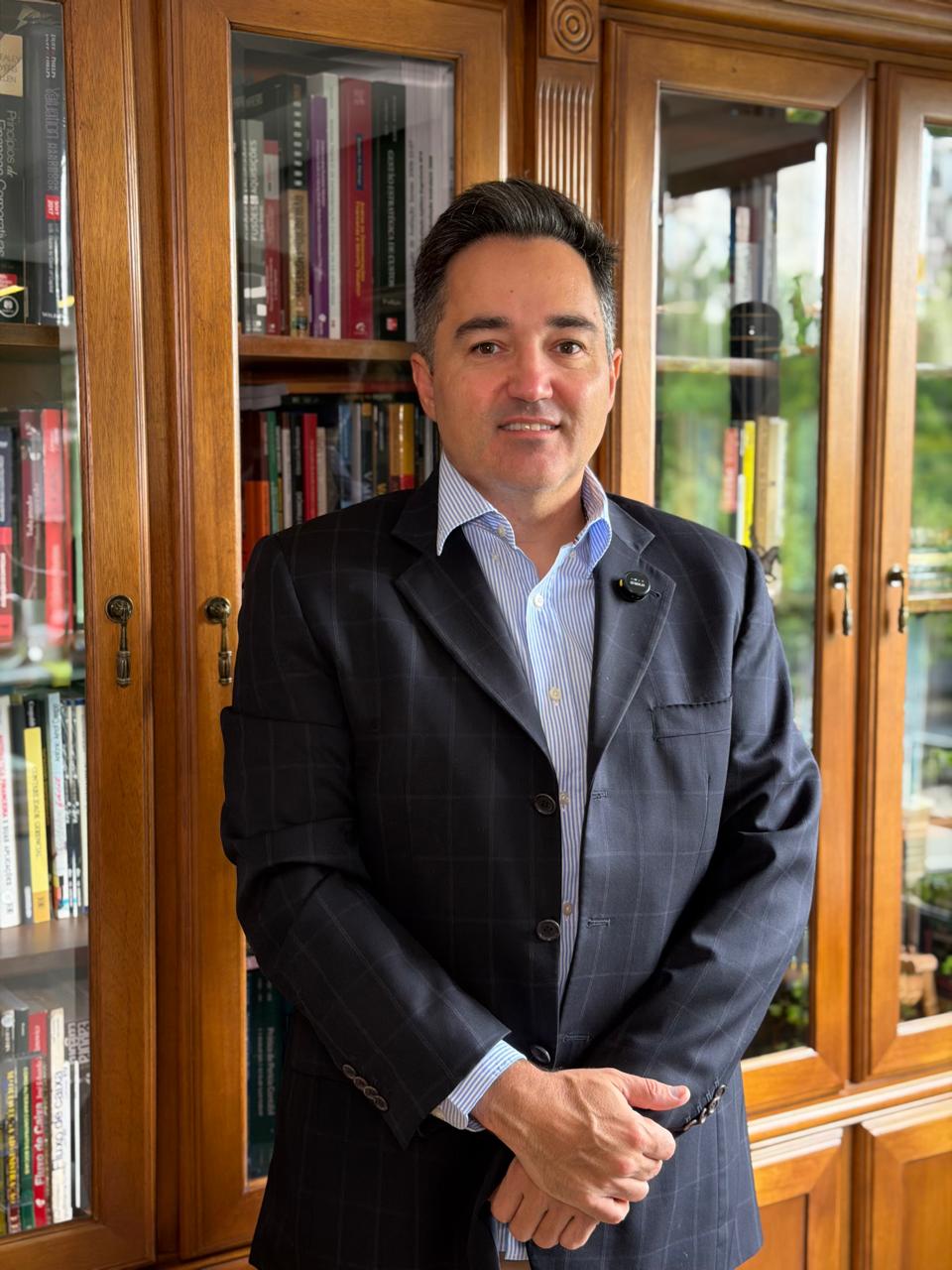 Fernando Cabral biblioteca